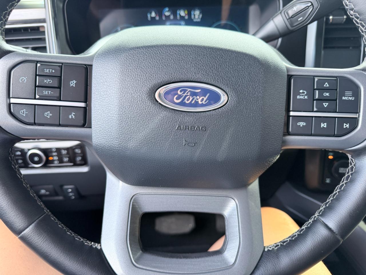 Ford Super Duty F-250 SRW Lariat 4WD Crew Cab 8' Box 2025