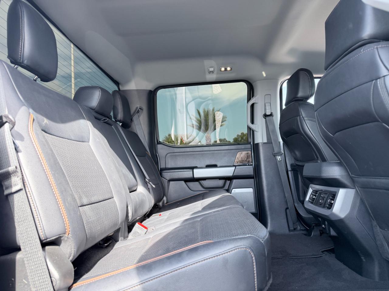 Ford Super Duty F-250 SRW Lariat 4WD Crew Cab 8' Box 2025