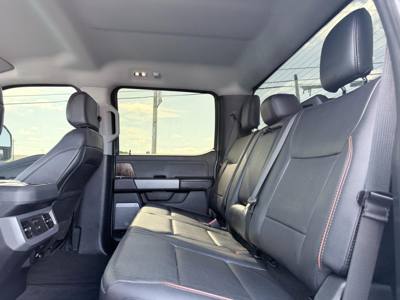 Ford Super Duty F-250 SRW Lariat 4WD Crew Cab 8' Box 2025
