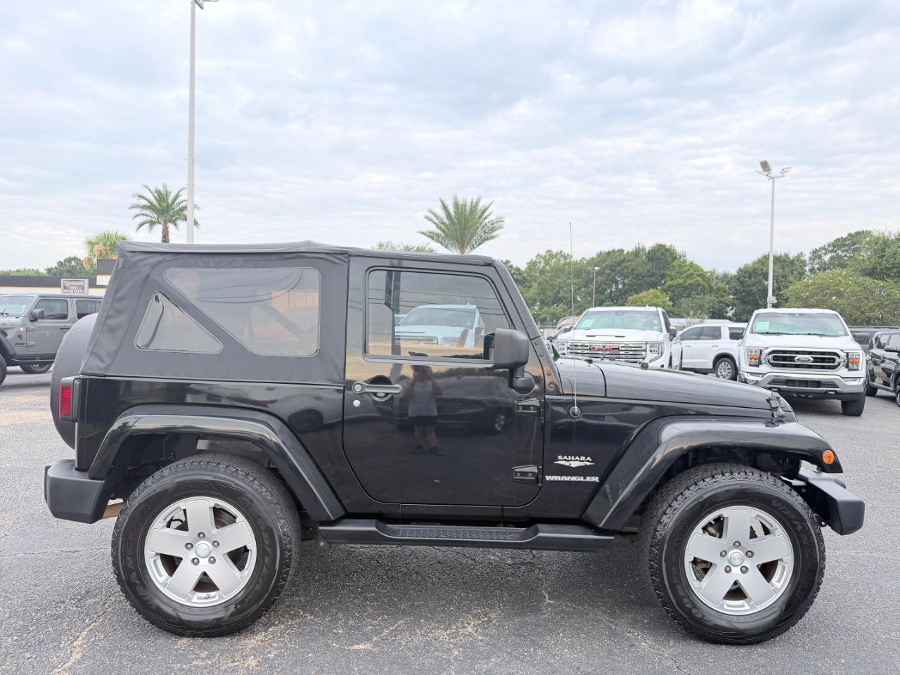 Jeep Wrangler 4WD 2dr Sahara 2010