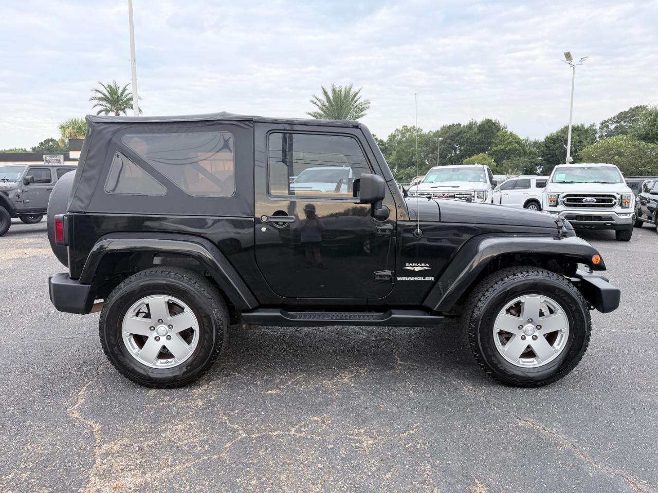 Jeep Wrangler 4WD 2dr Sahara 2010