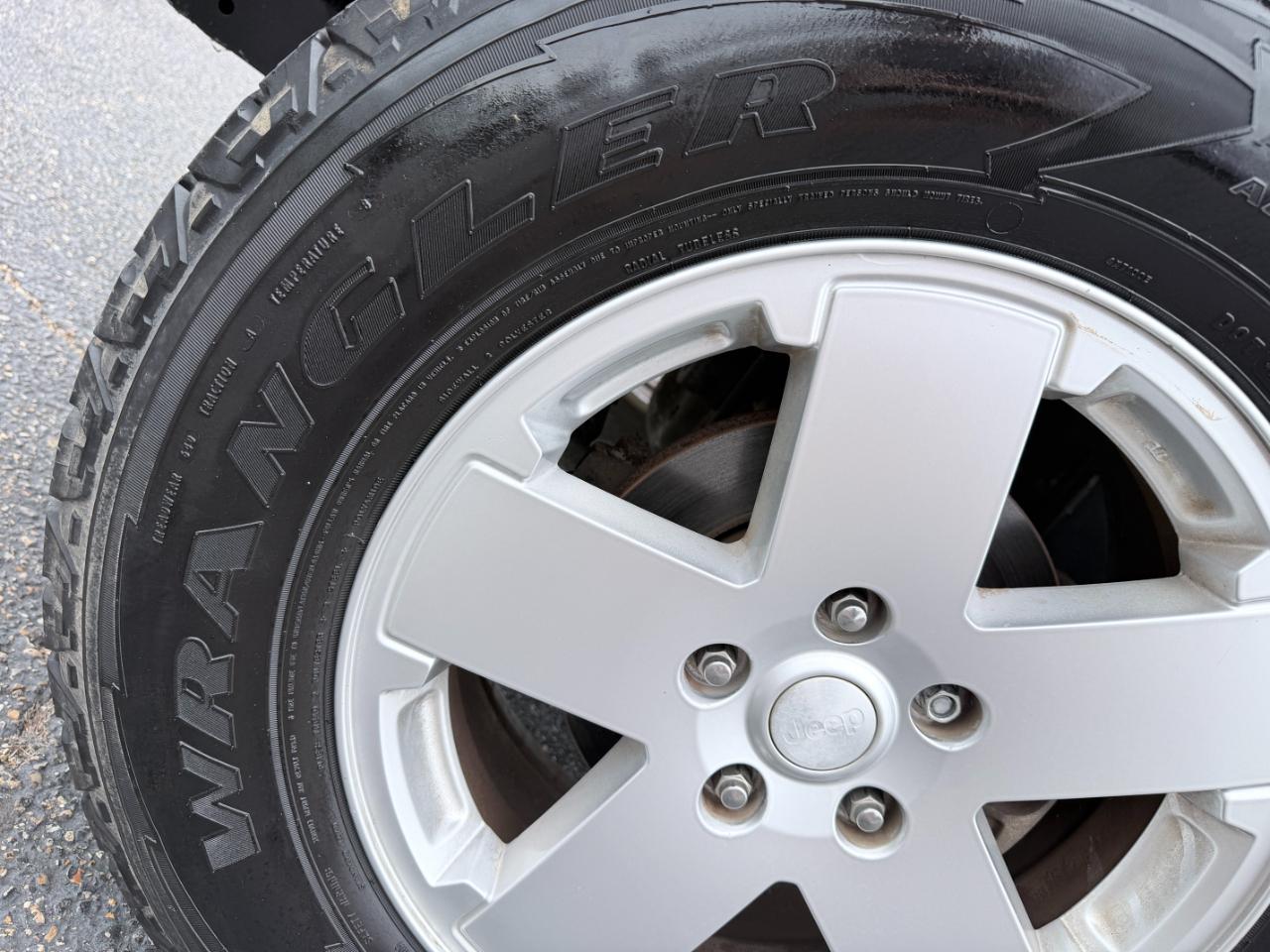Jeep Wrangler 4WD 2dr Sahara 2010