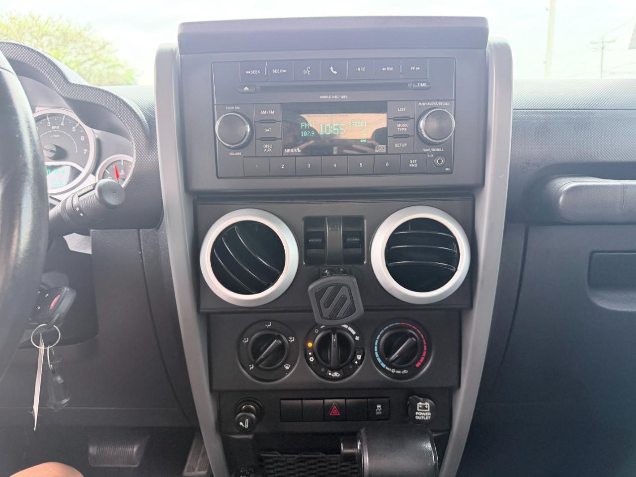 Jeep Wrangler 4WD 2dr Sahara 2010