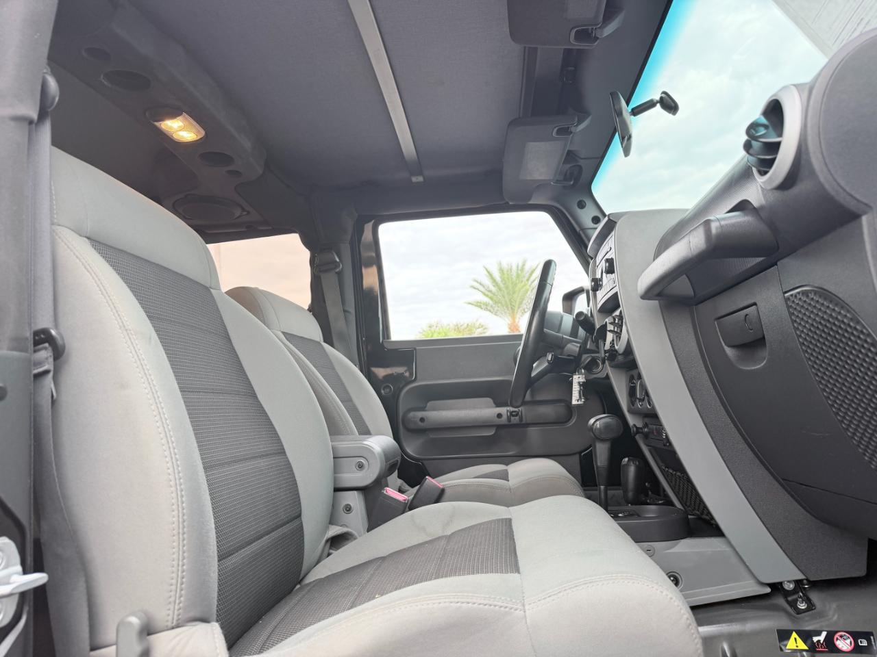 Jeep Wrangler 4WD 2dr Sahara 2010