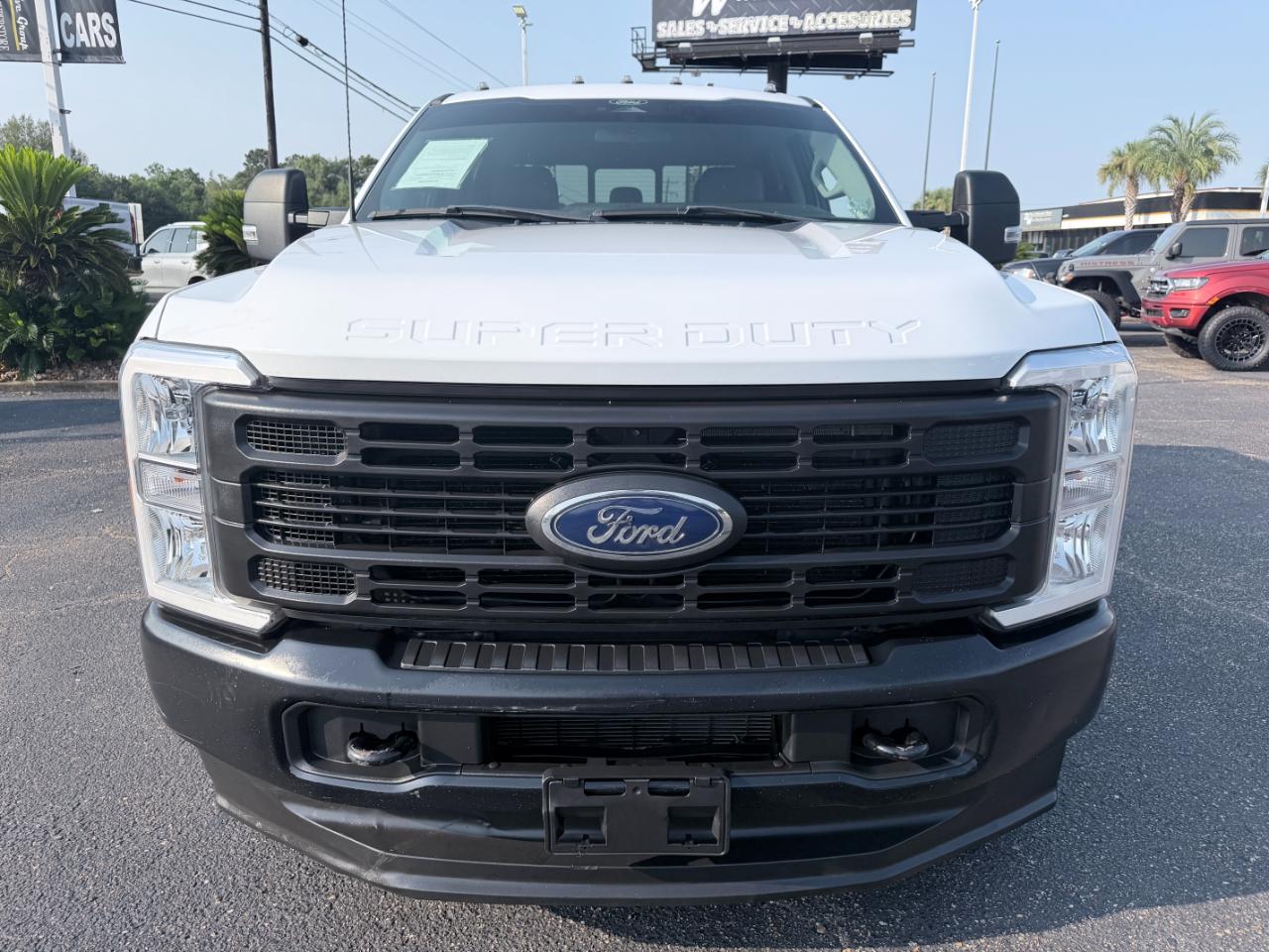 Ford Super Duty F-350 DRW XL 4WD Crew Cab 8' Box 2024