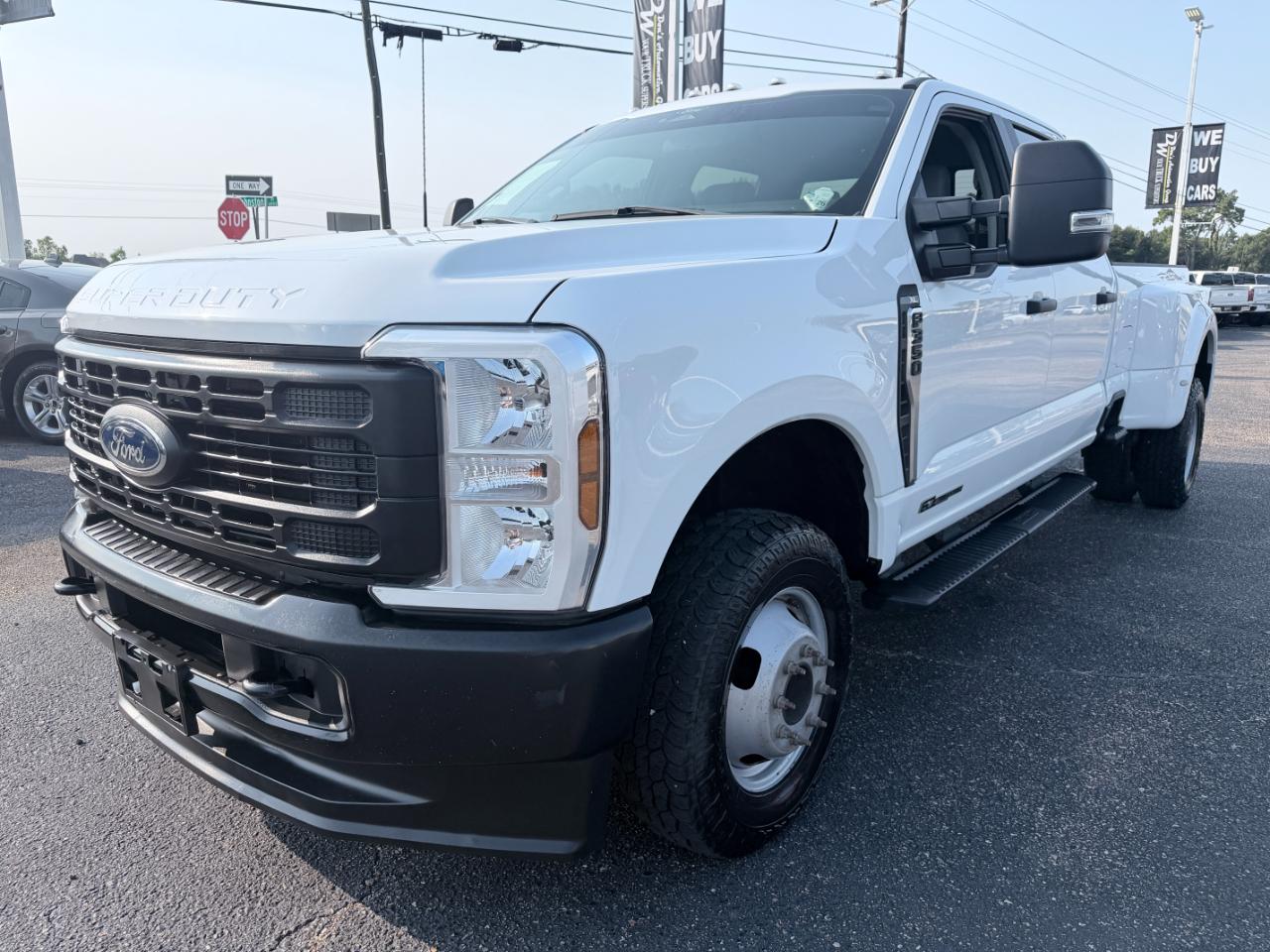 Ford Super Duty F-350 DRW XL 4WD Crew Cab 8' Box 2024