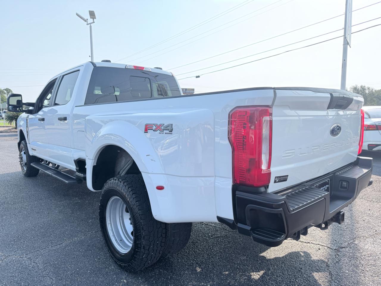 Ford Super Duty F-350 DRW XL 4WD Crew Cab 8' Box 2024