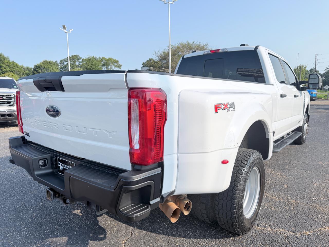 Ford Super Duty F-350 DRW XL 4WD Crew Cab 8' Box 2024