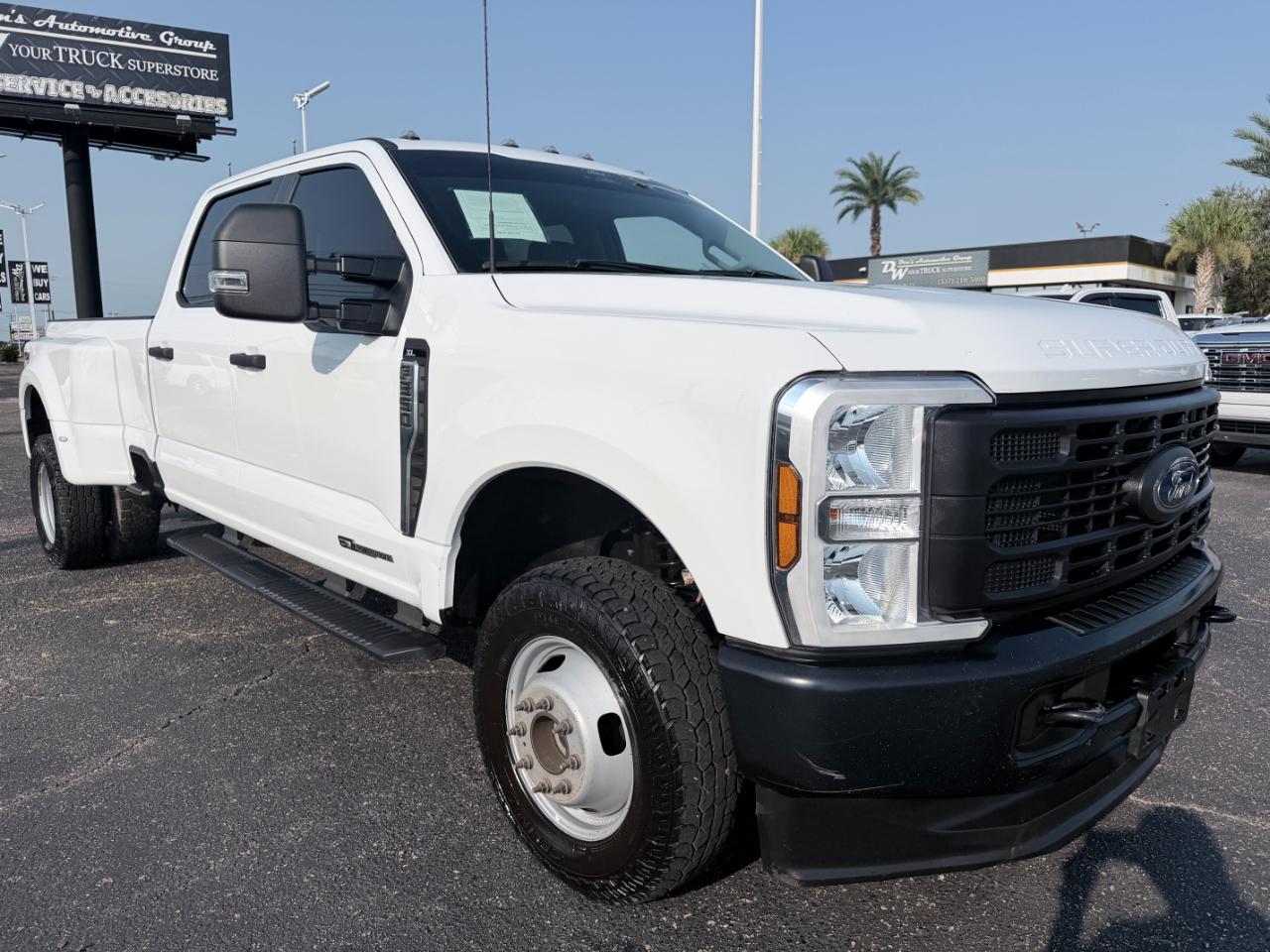 Ford Super Duty F-350 DRW XL 4WD Crew Cab 8' Box 2024