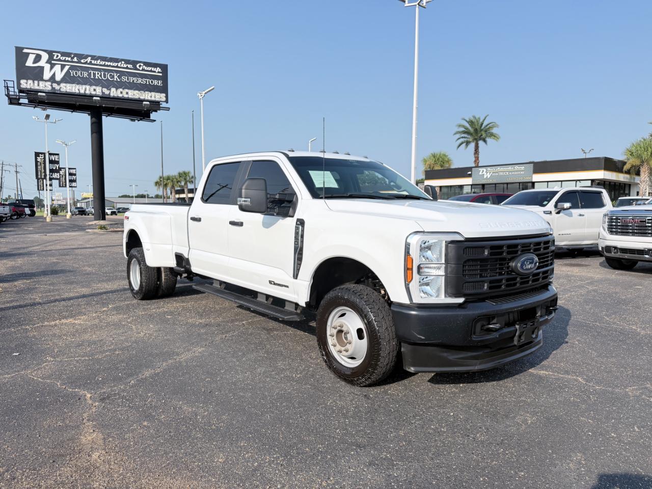 Ford Super Duty F-350 DRW XL 4WD Crew Cab 8' Box 2024