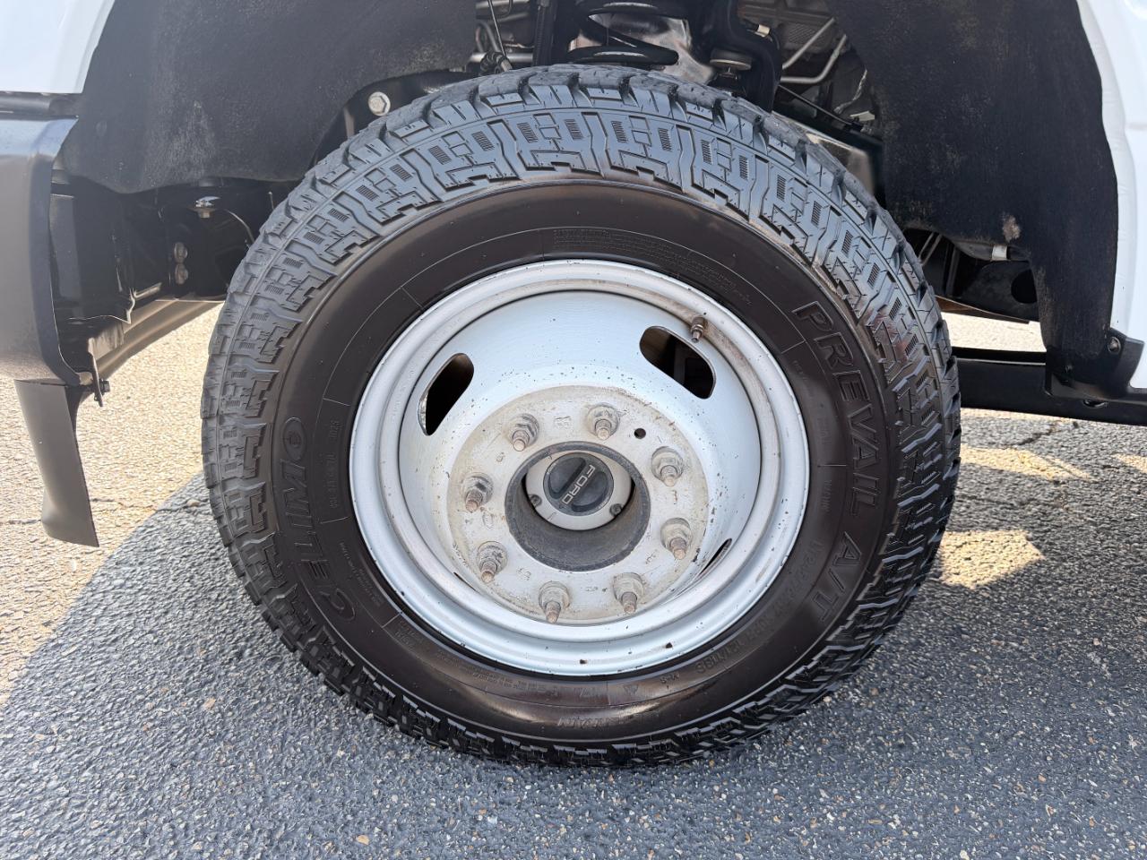Ford Super Duty F-350 DRW XL 4WD Crew Cab 8' Box 2024