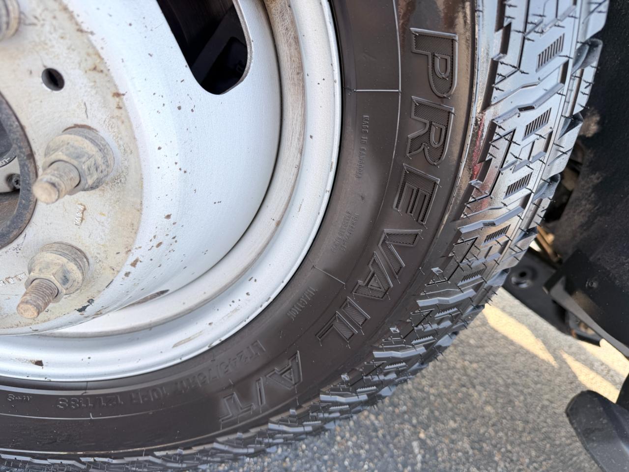 Ford Super Duty F-350 DRW XL 4WD Crew Cab 8' Box 2024