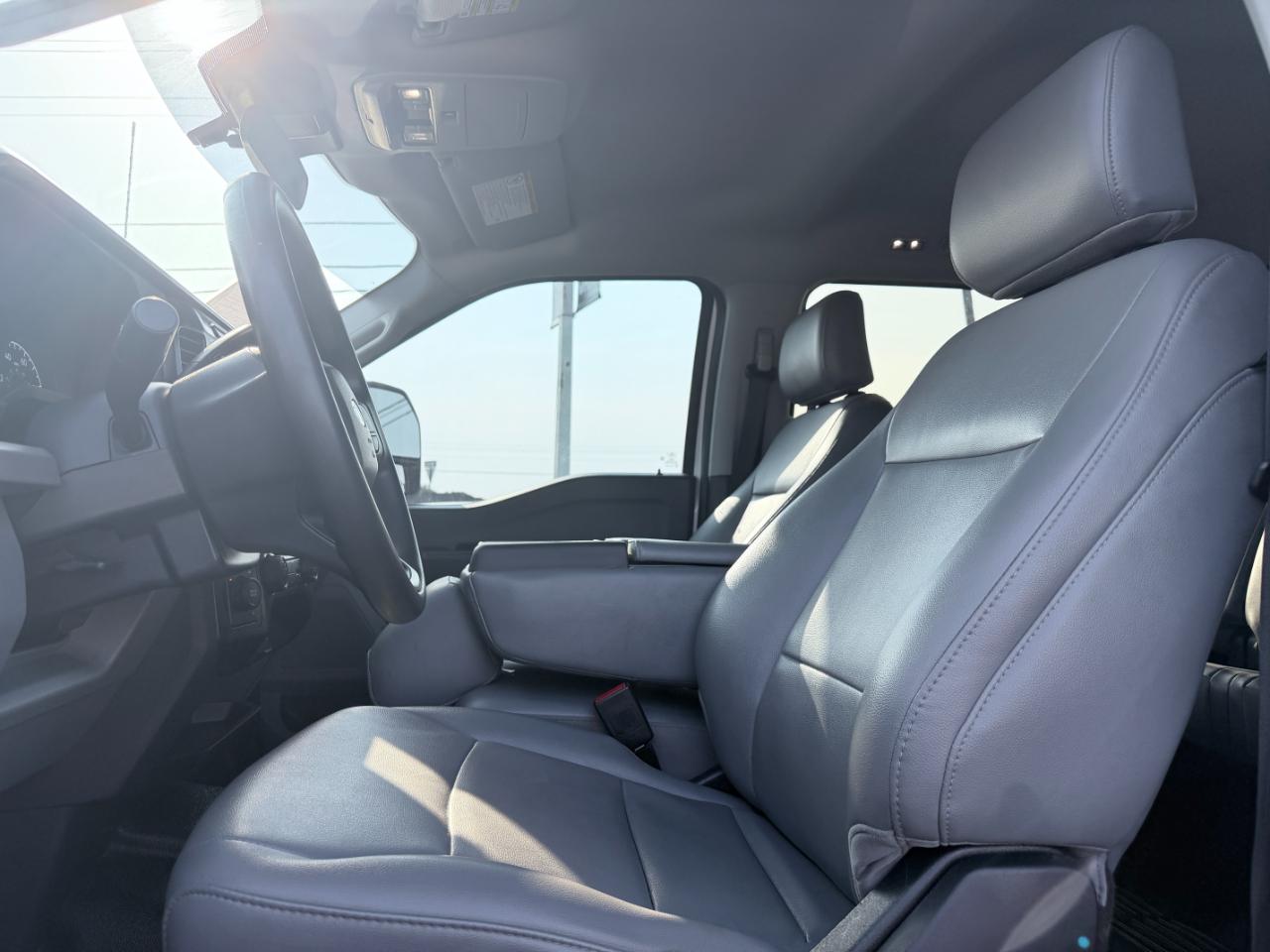 Ford Super Duty F-350 DRW XL 4WD Crew Cab 8' Box 2024