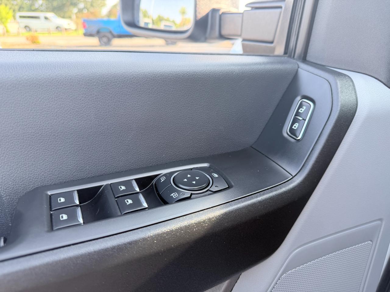Ford Super Duty F-350 DRW XL 4WD Crew Cab 8' Box 2024