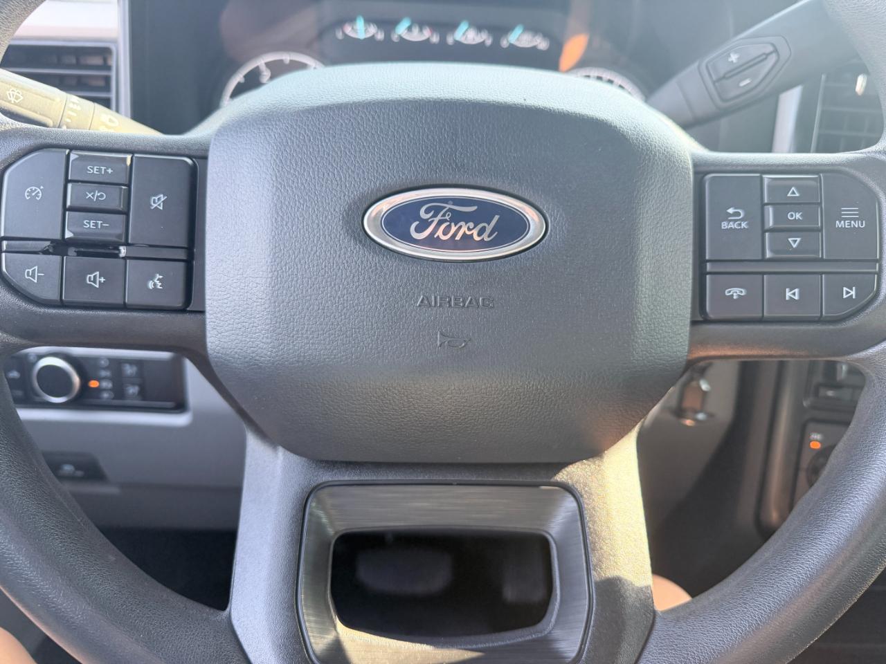 Ford Super Duty F-350 DRW XL 4WD Crew Cab 8' Box 2024
