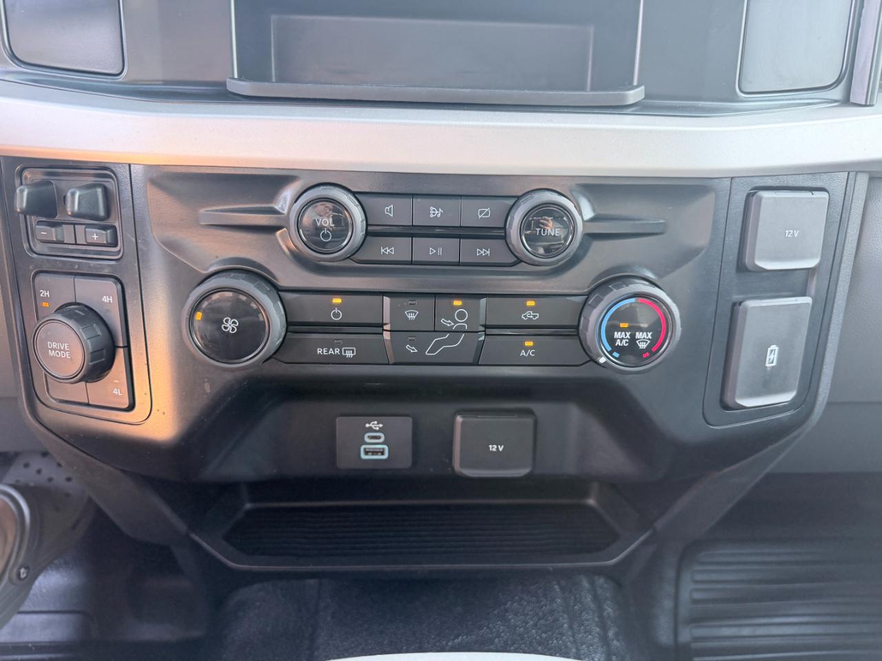 Ford Super Duty F-350 DRW XL 4WD Crew Cab 8' Box 2024