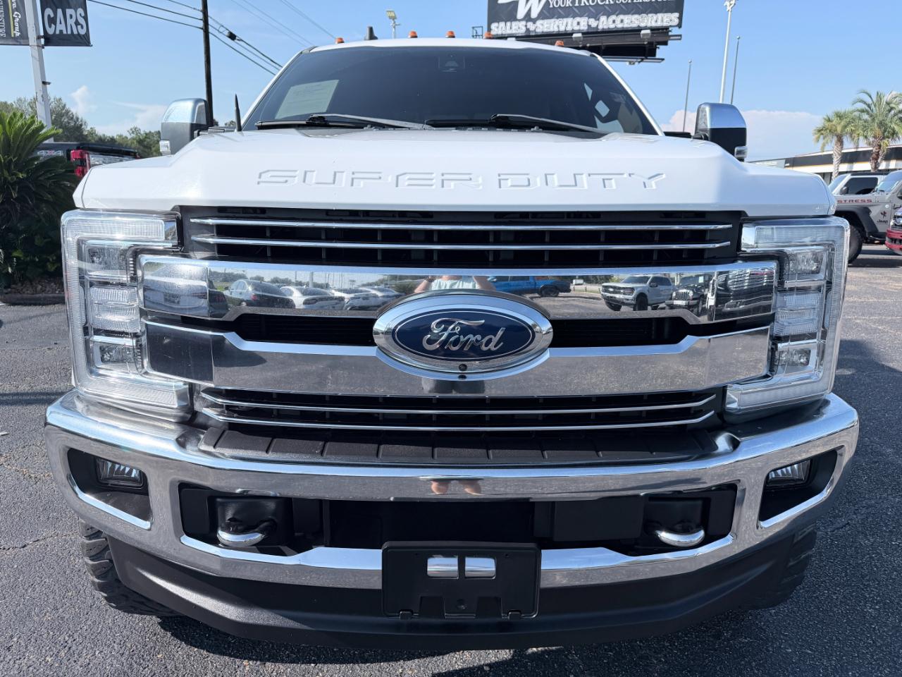 Ford Super Duty F-350 DRW Lariat 4WD Crew Cab 8' Box 2019