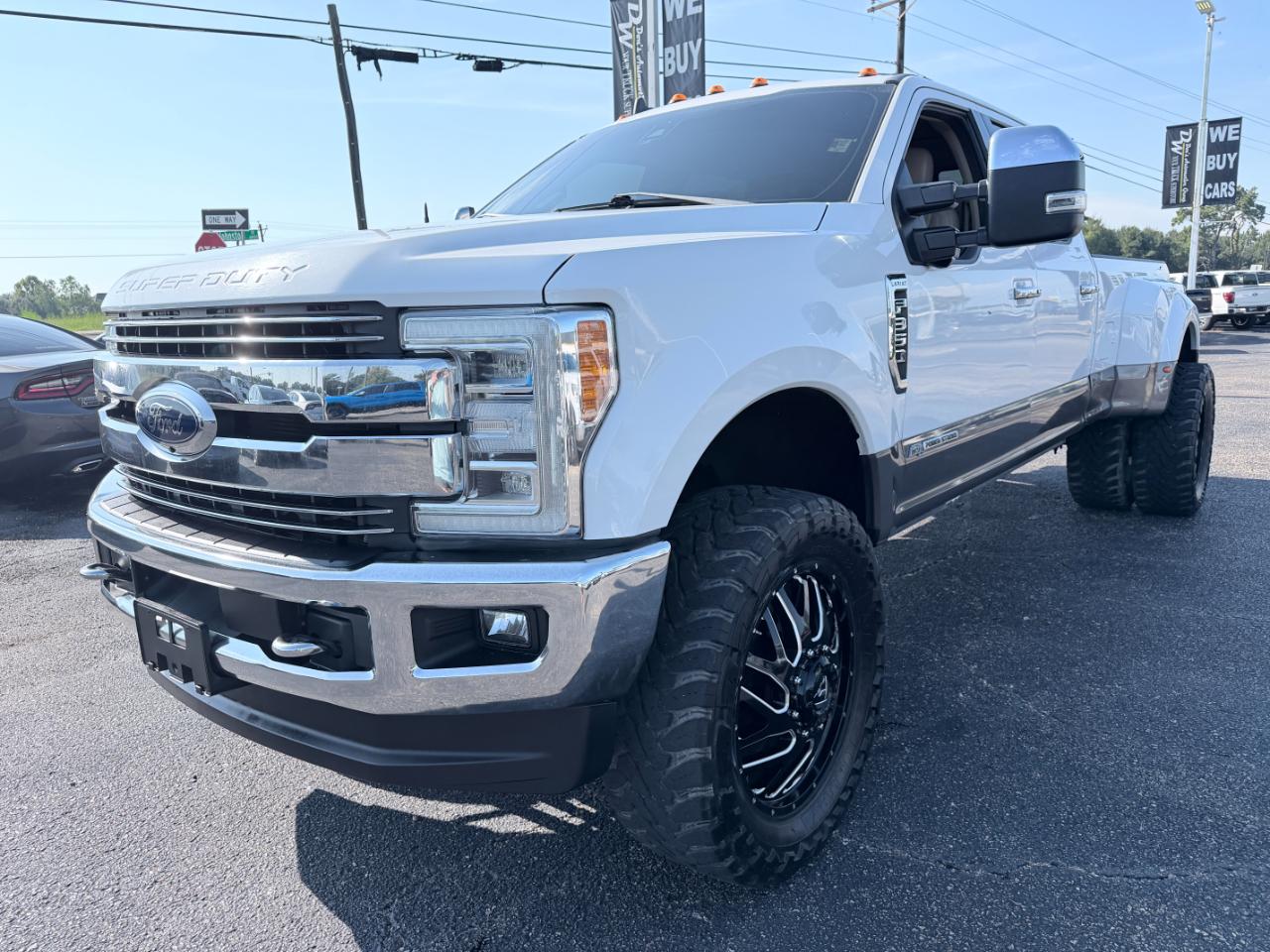 Ford Super Duty F-350 DRW Lariat 4WD Crew Cab 8' Box 2019
