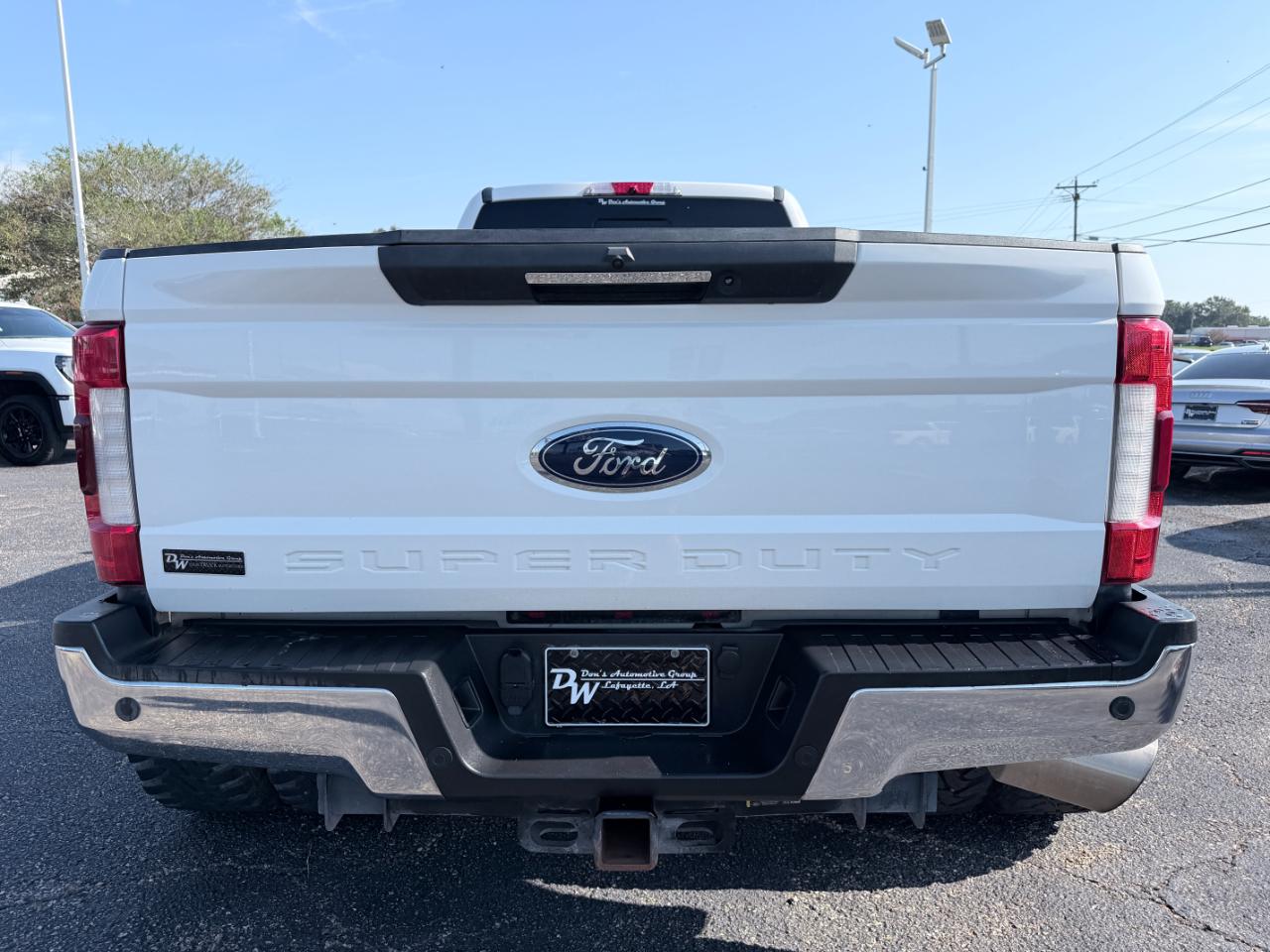 Ford Super Duty F-350 DRW Lariat 4WD Crew Cab 8' Box 2019