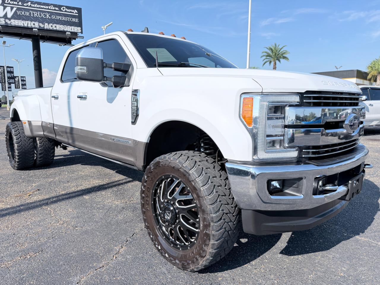 Ford Super Duty F-350 DRW Lariat 4WD Crew Cab 8' Box 2019