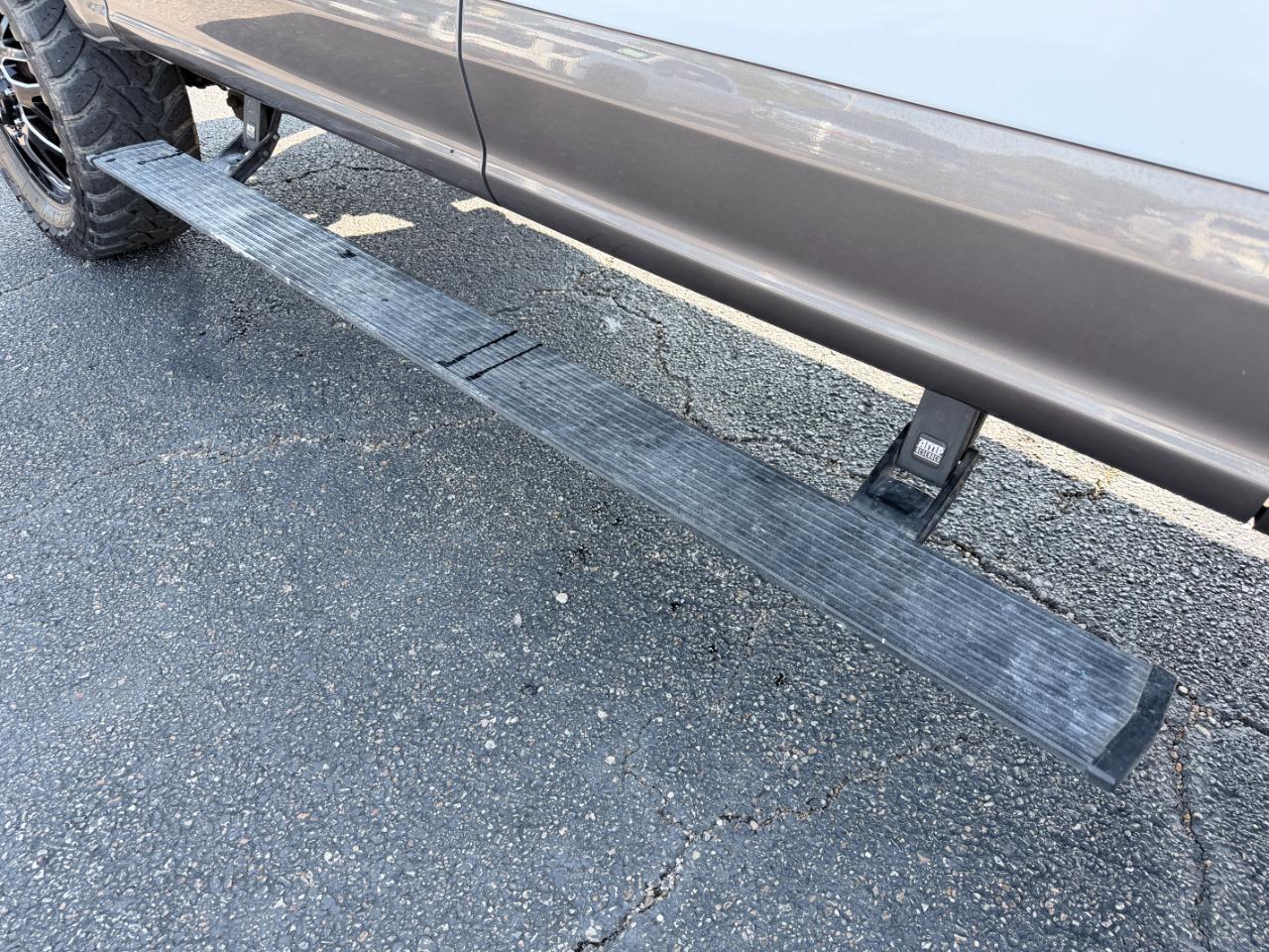 Ford Super Duty F-350 DRW Lariat 4WD Crew Cab 8' Box 2019