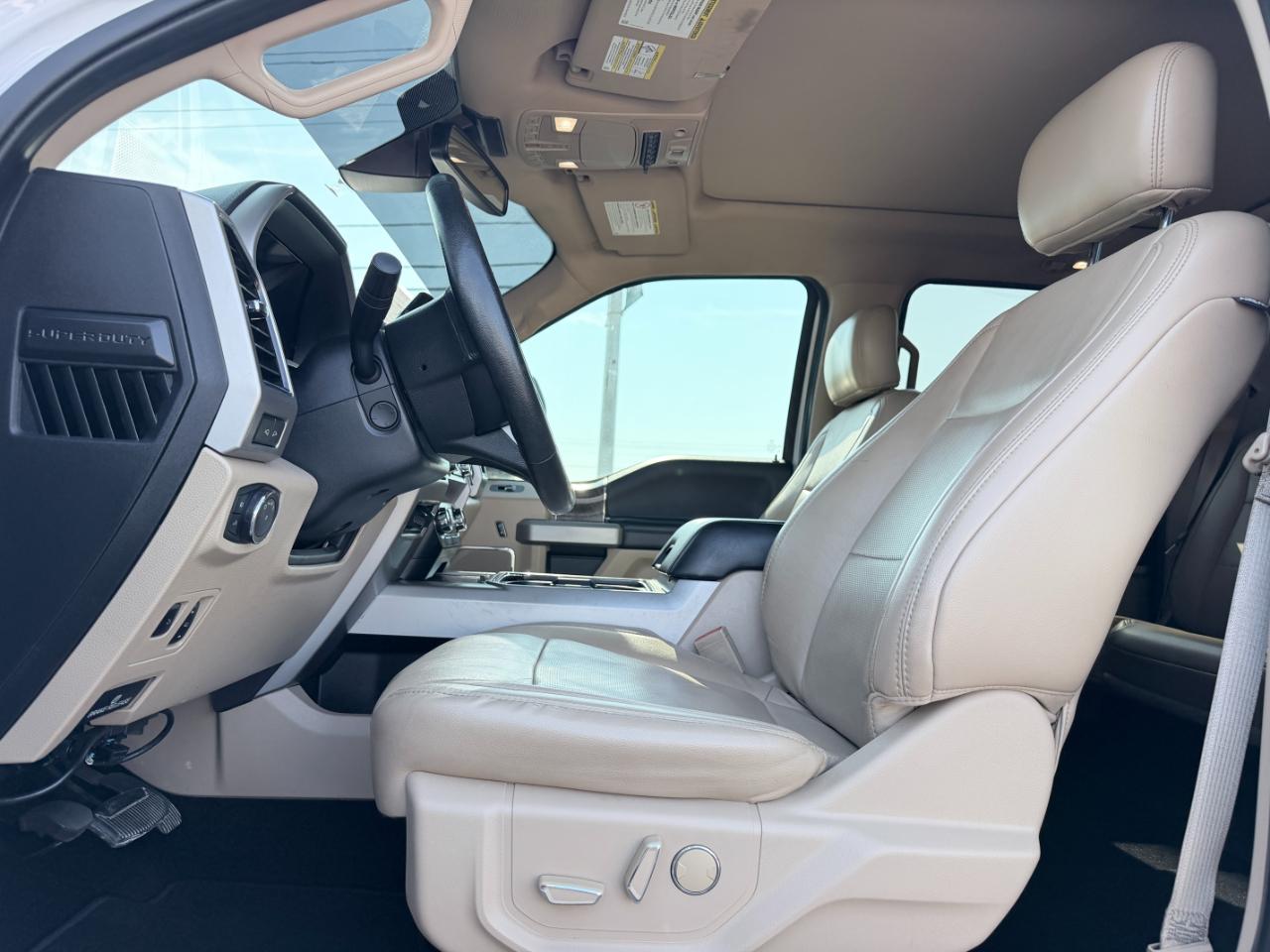 Ford Super Duty F-350 DRW Lariat 4WD Crew Cab 8' Box 2019