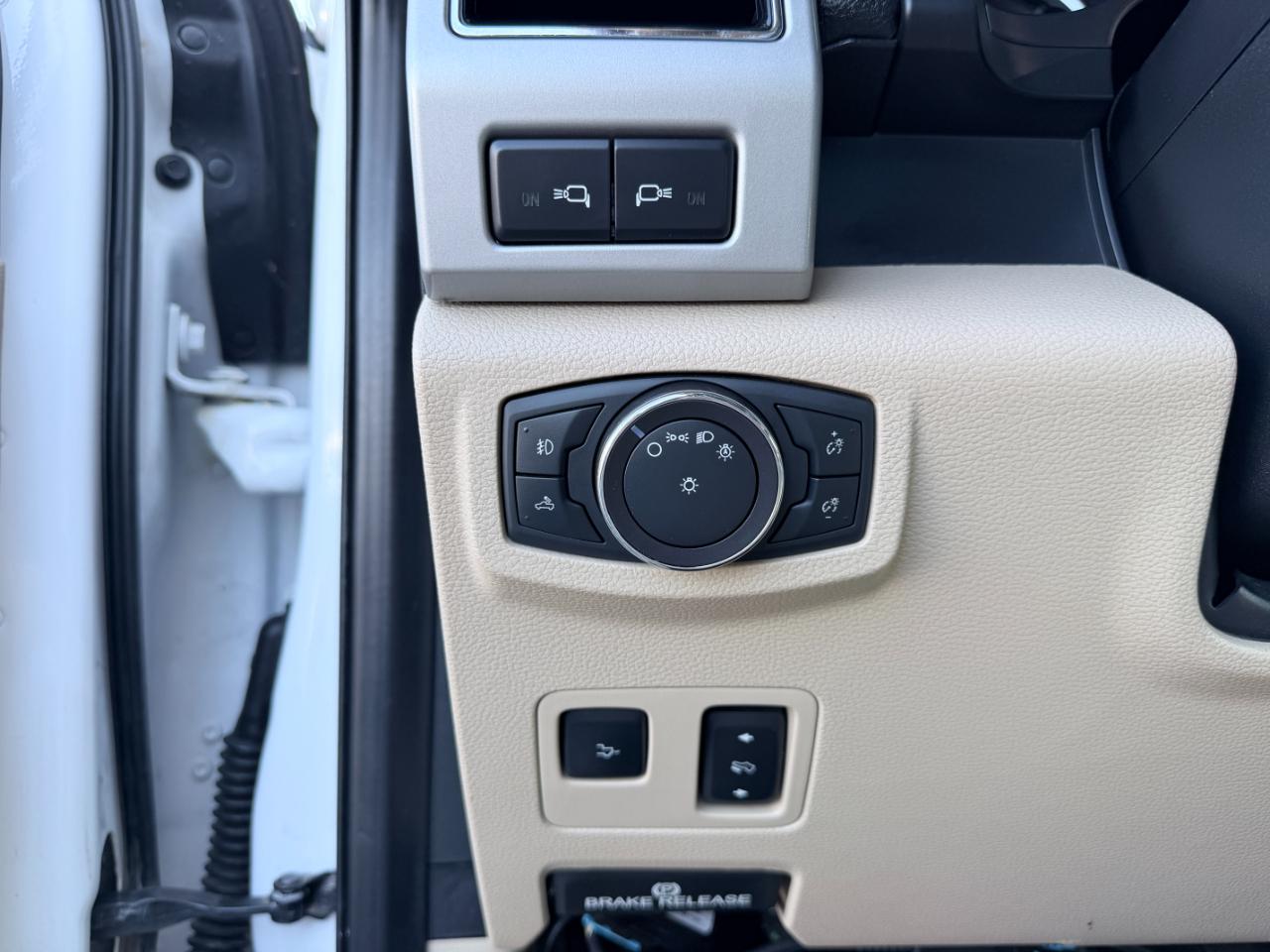 Ford Super Duty F-350 DRW Lariat 4WD Crew Cab 8' Box 2019
