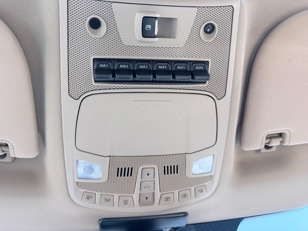 Ford Super Duty F-350 DRW Lariat 4WD Crew Cab 8' Box 2019