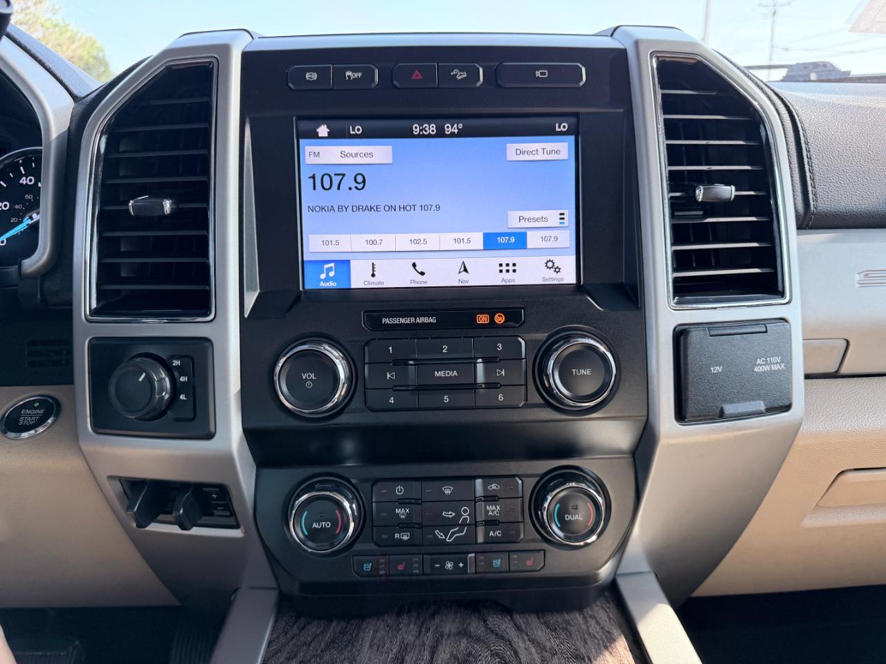 Ford Super Duty F-350 DRW Lariat 4WD Crew Cab 8' Box 2019