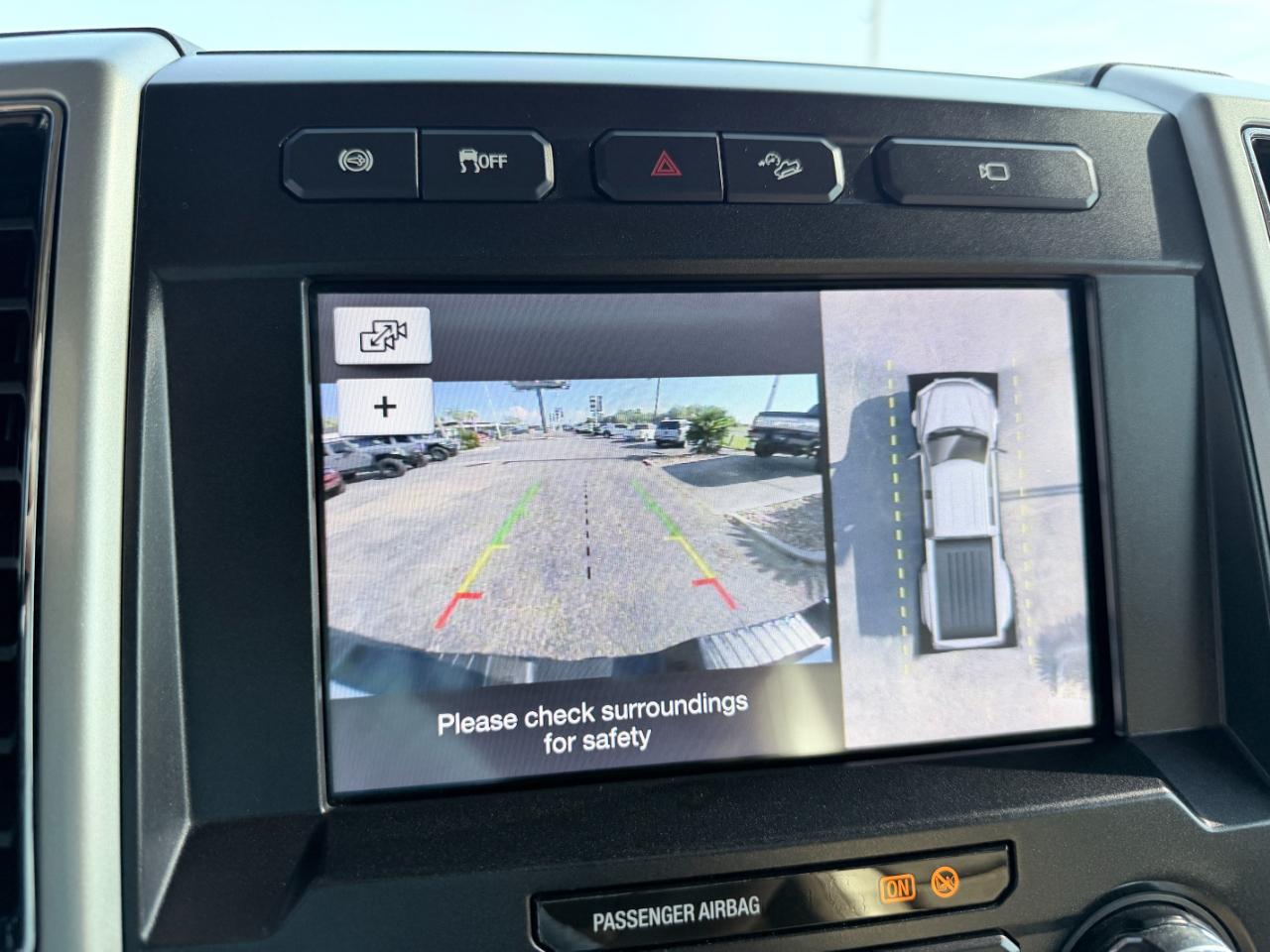 Ford Super Duty F-350 DRW Lariat 4WD Crew Cab 8' Box 2019