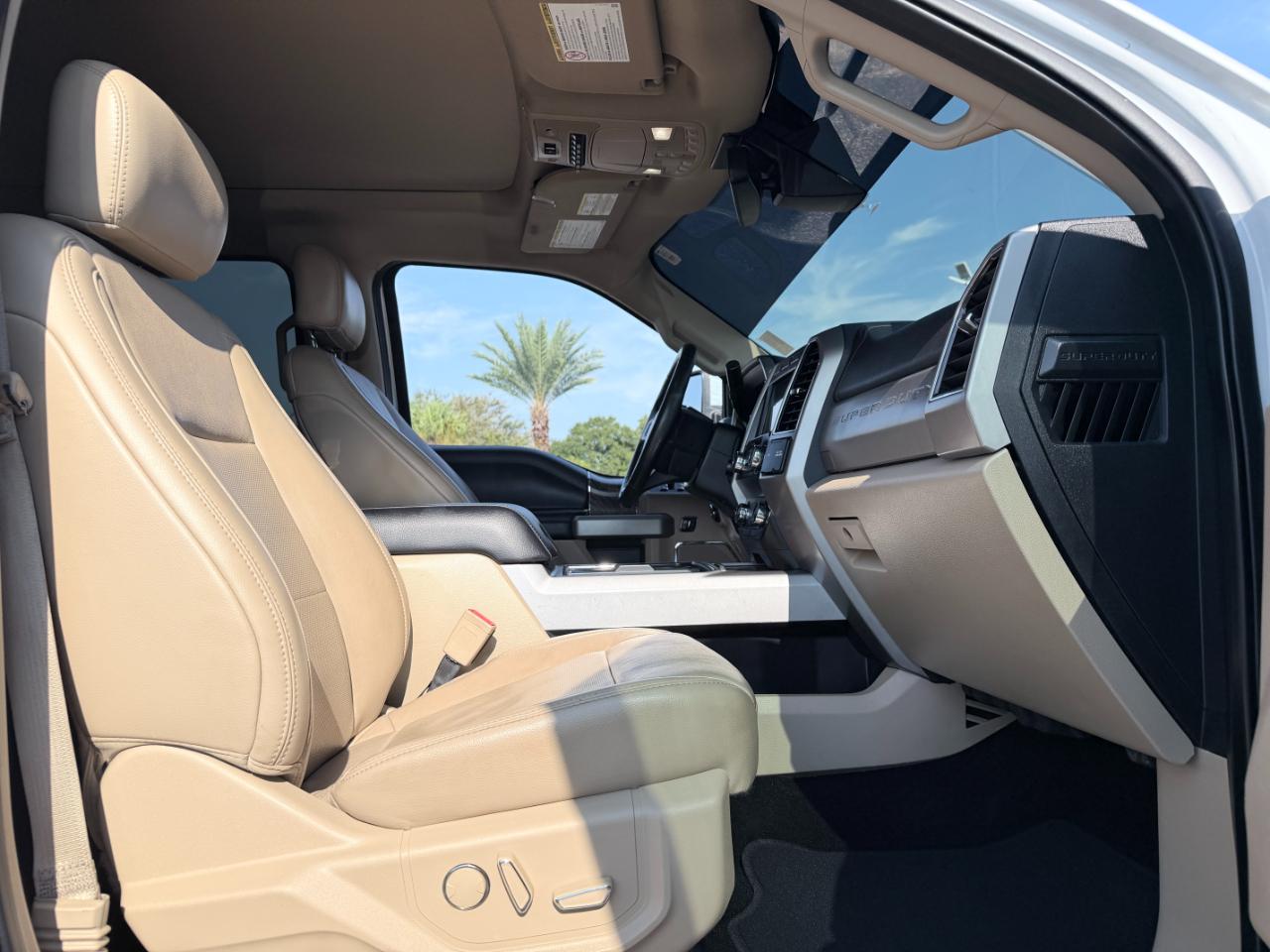 Ford Super Duty F-350 DRW Lariat 4WD Crew Cab 8' Box 2019