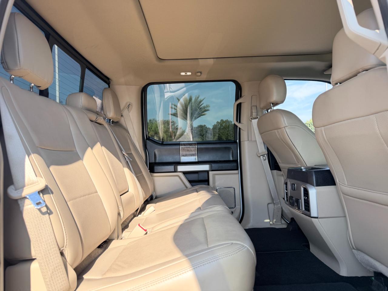 Ford Super Duty F-350 DRW Lariat 4WD Crew Cab 8' Box 2019