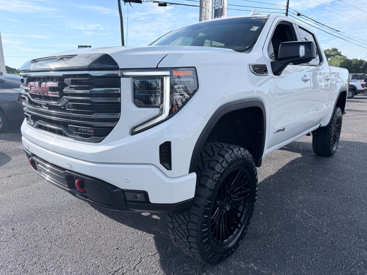 GMC Sierra 1500 4WD Crew Cab 147" AT4 2025