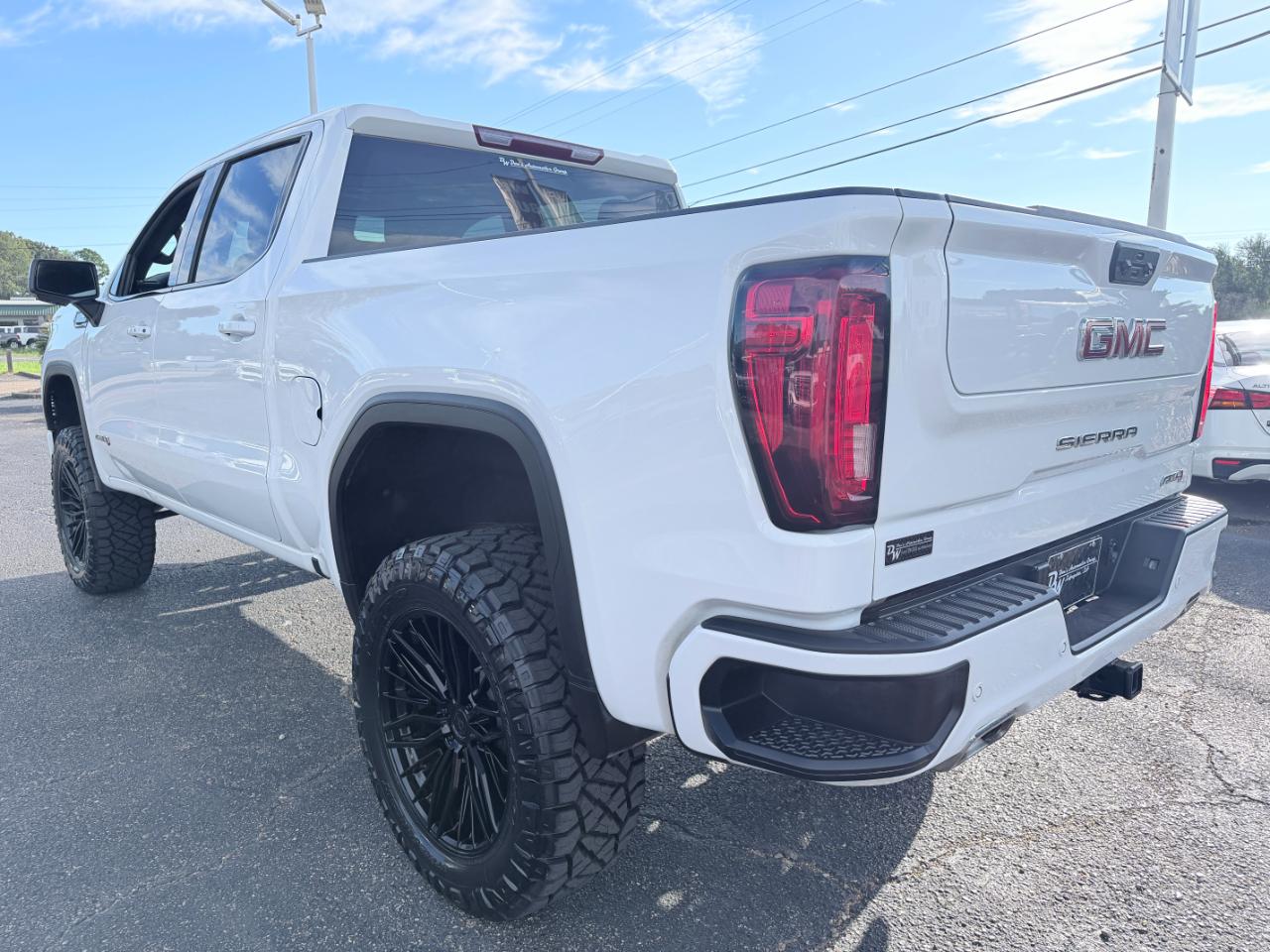 GMC Sierra 1500 4WD Crew Cab 147" AT4 2025