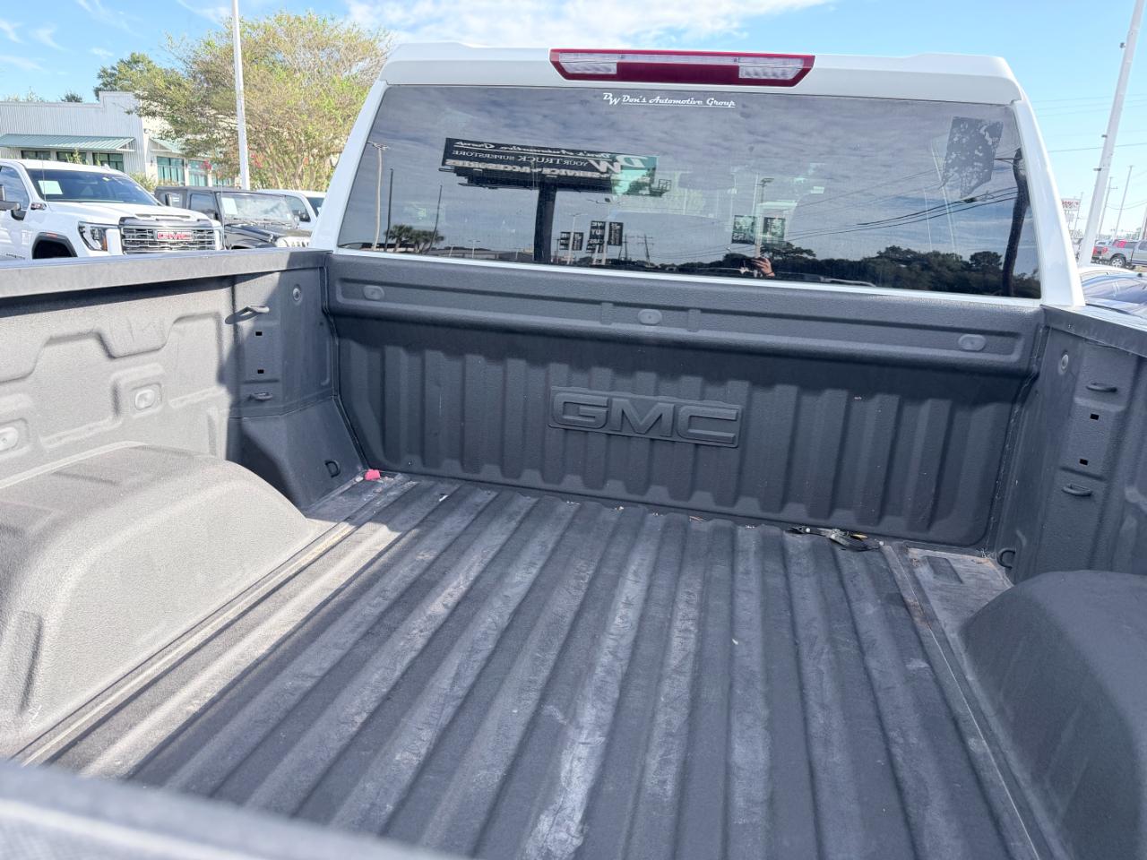 GMC Sierra 1500 4WD Crew Cab 147" AT4 2025