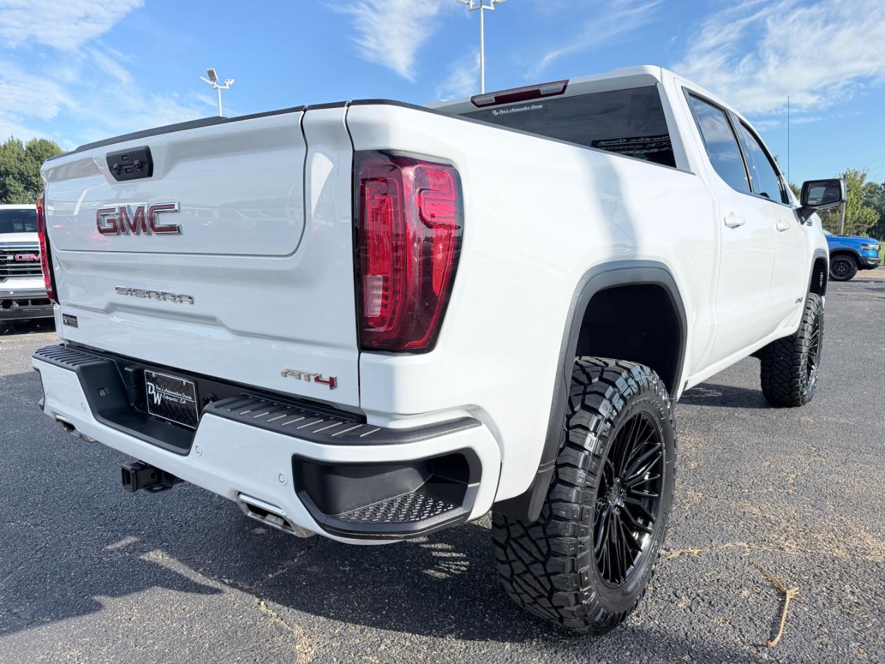 GMC Sierra 1500 4WD Crew Cab 147" AT4 2025
