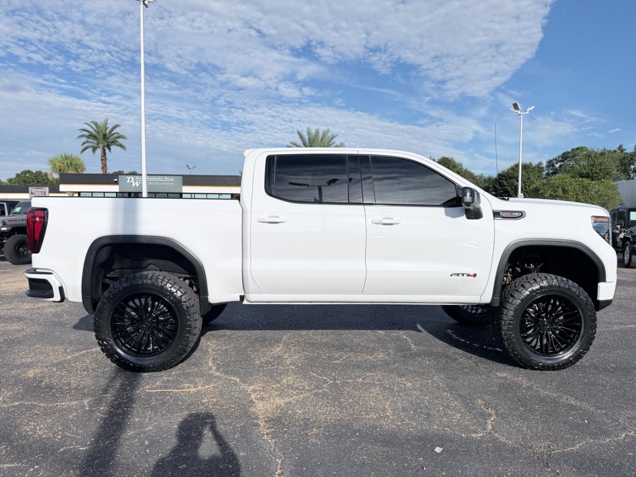 GMC Sierra 1500 4WD Crew Cab 147" AT4 2025