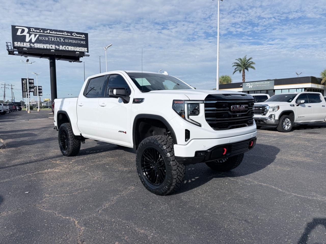 GMC Sierra 1500 4WD Crew Cab 147" AT4 2025