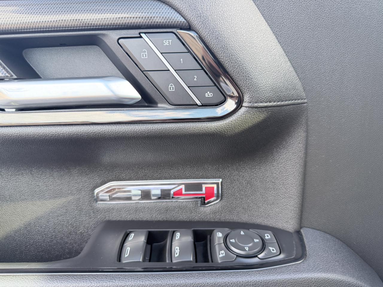 GMC Sierra 1500 4WD Crew Cab 147" AT4 2025