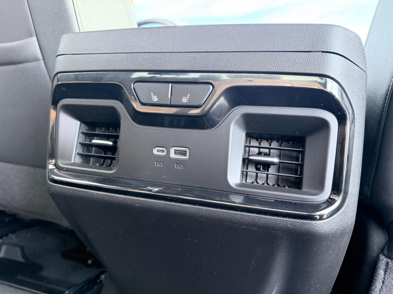 GMC Sierra 1500 4WD Crew Cab 147" AT4 2025