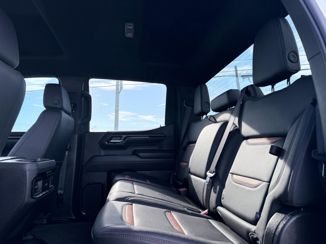 GMC Sierra 1500 4WD Crew Cab 147" AT4 2025