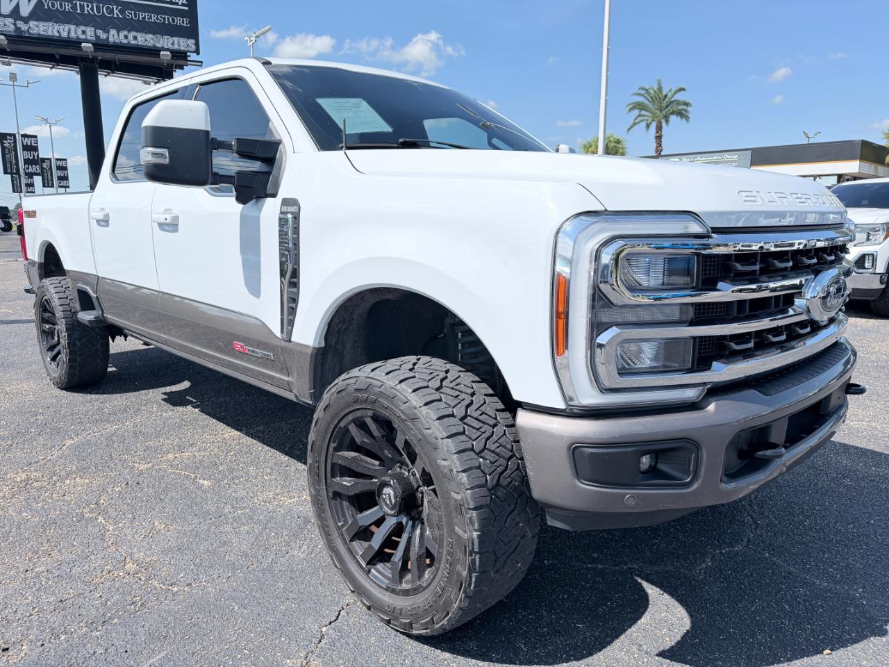 Ford Super Duty F-250 SRW King Ranch 4WD Crew Cab 8' Box 2023