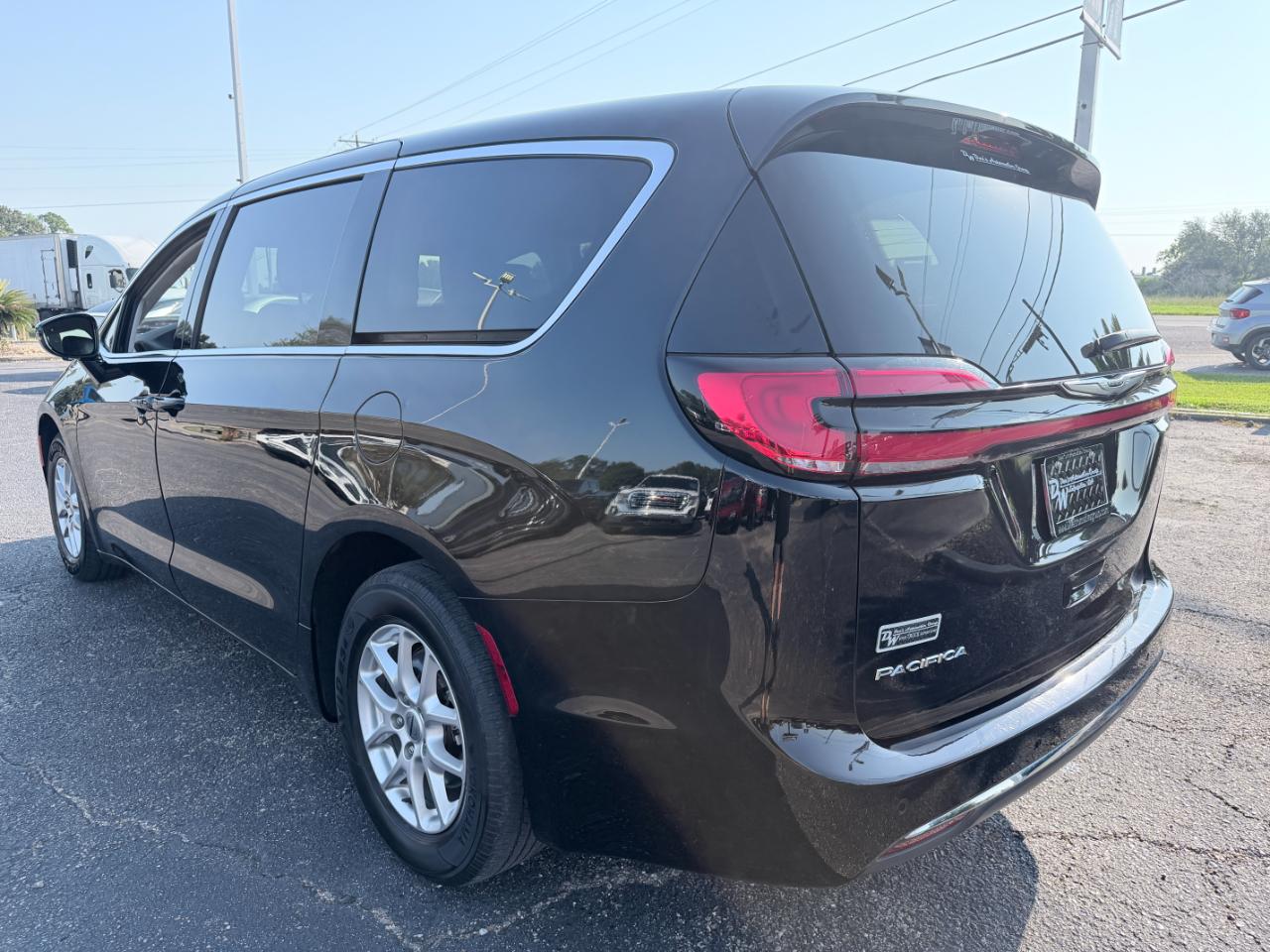 Chrysler Pacifica Touring L FWD 2024