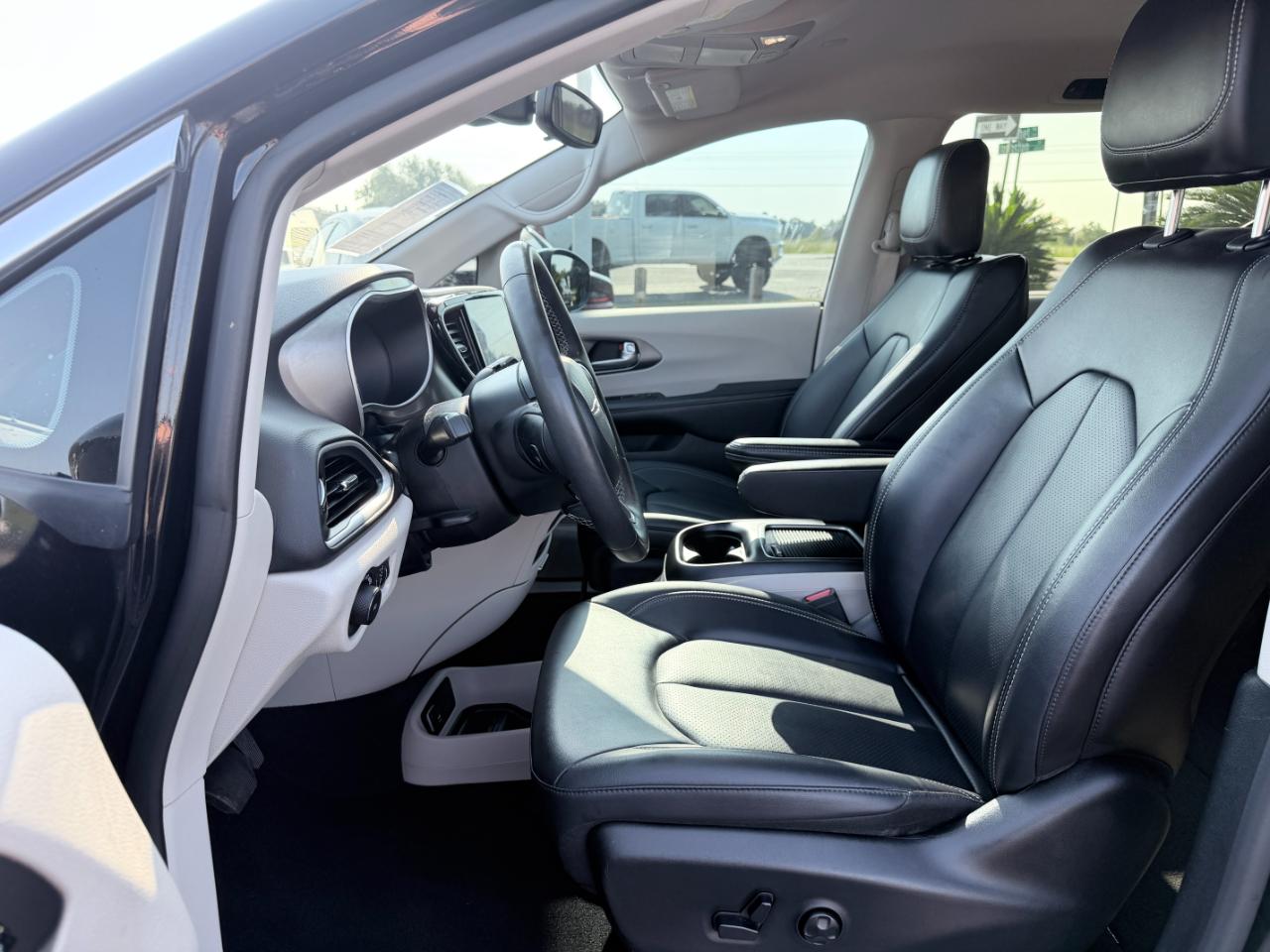 Chrysler Pacifica Touring L FWD 2024