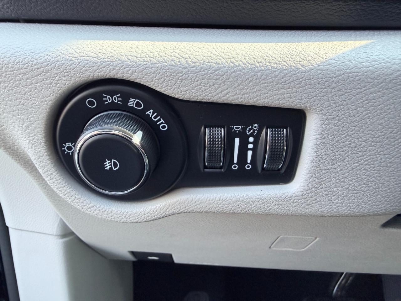 Chrysler Pacifica Touring L FWD 2024