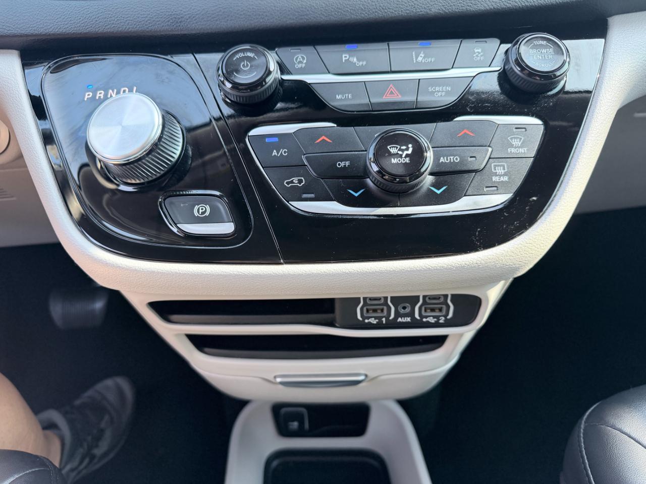 Chrysler Pacifica Touring L FWD 2024