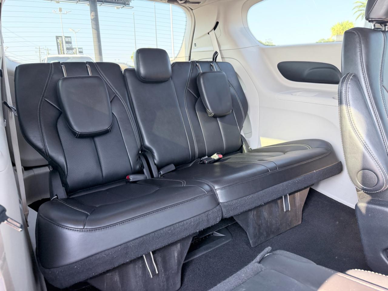 Chrysler Pacifica Touring L FWD 2024