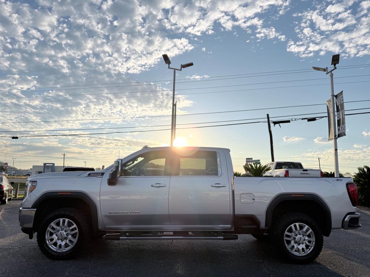 GMC Sierra 2500HD 4WD Crew Cab 159" SLT 2023