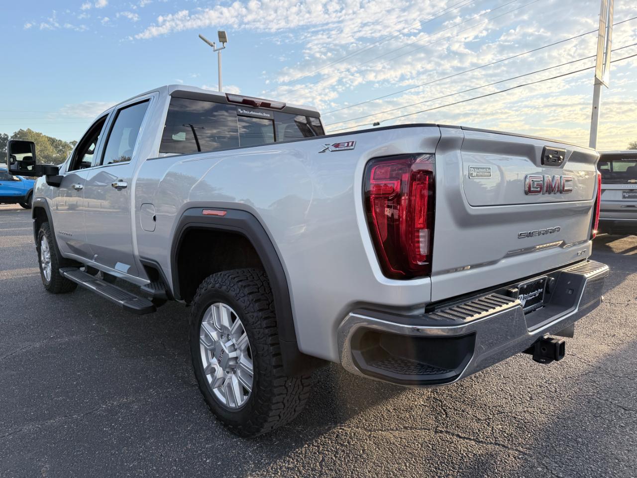 GMC Sierra 2500HD 4WD Crew Cab 159" SLT 2023