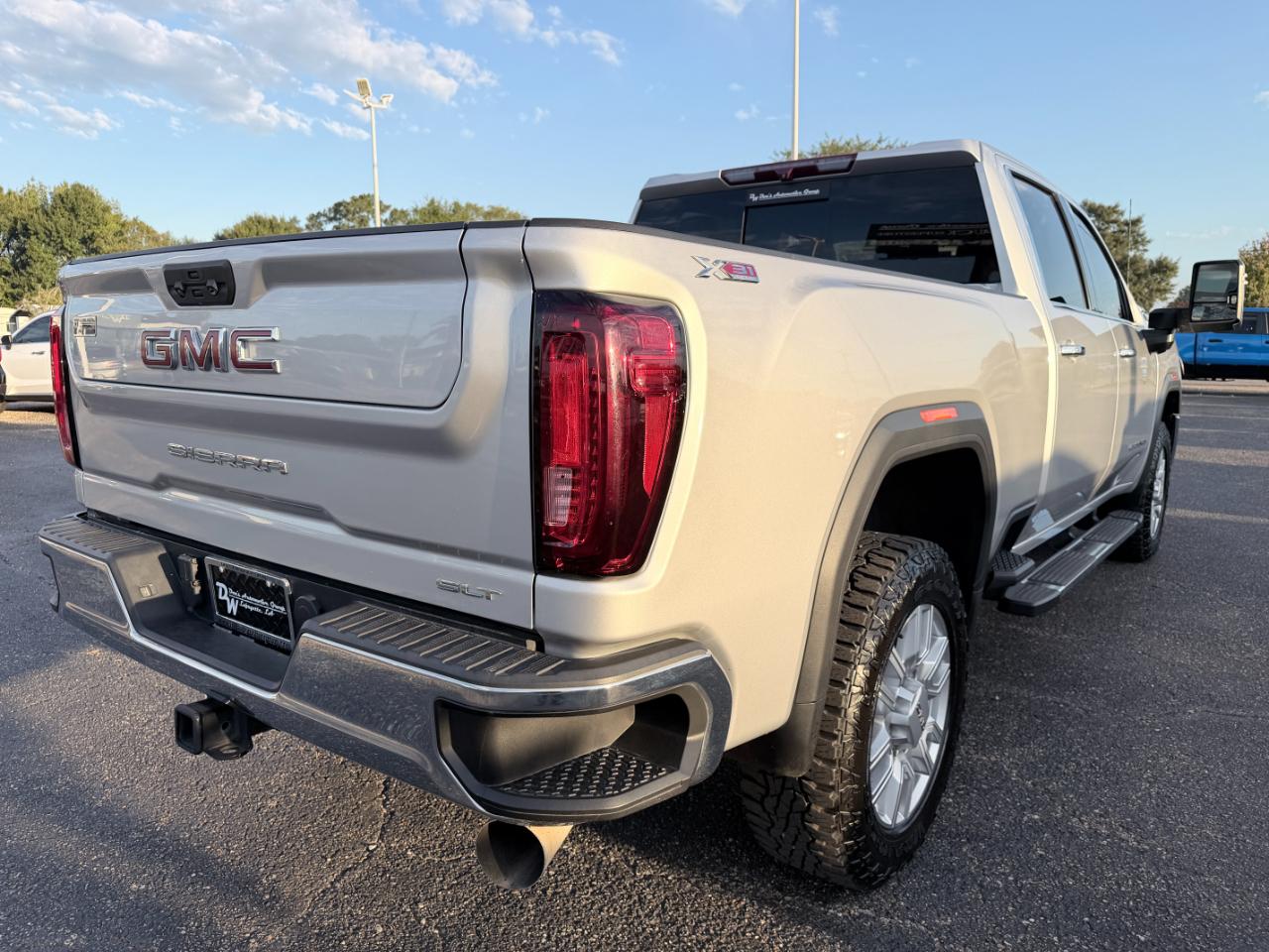 GMC Sierra 2500HD 4WD Crew Cab 159" SLT 2023
